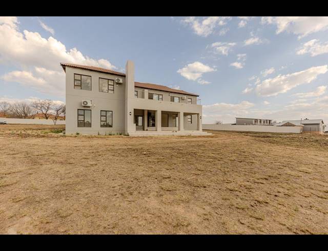 4 BEDROOM HOUSE FOR SALE IN LANSERIA